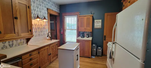 108 2nd Ave SW, West Bend, IA 50597