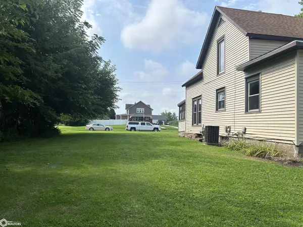 1703 Summit ST, Marshalltown, IA 50158