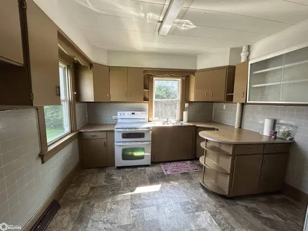 1703 Summit ST, Marshalltown, IA 50158