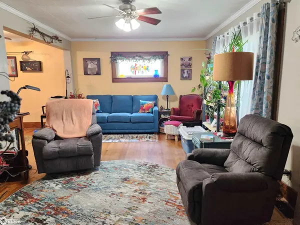 221 14th ST, Mason City, IA 50401