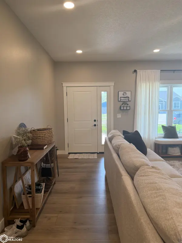 513 18th Ave, Oskaloosa, IA 52577-4230