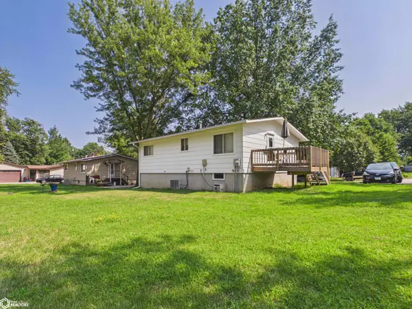 805 Wedgewood DR, Oskaloosa, IA 52577