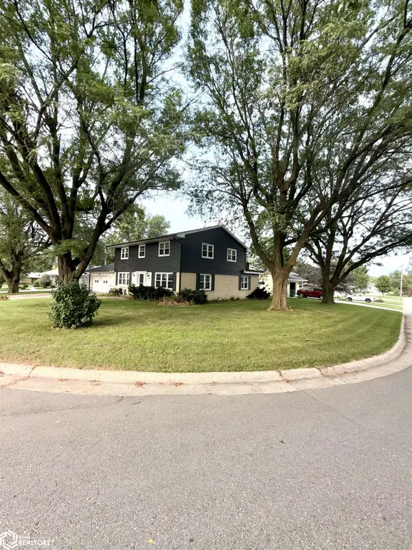 1044 Glendale Park DR, Hampton, IA 50441
