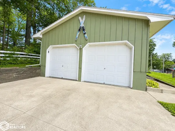 15035 Sycamore ST, Clear Lake, IA 50428