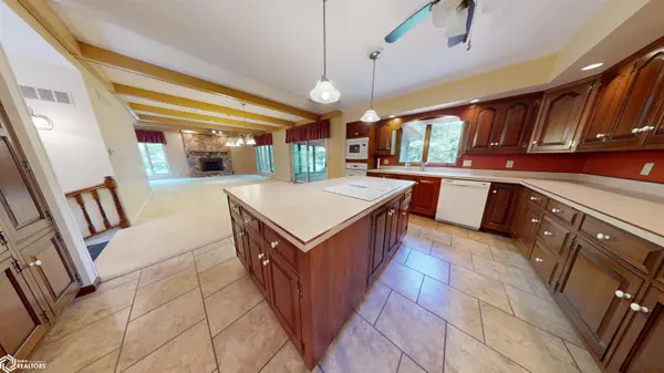 909 E Hempstead AVE, Fairfield, IA 52556
