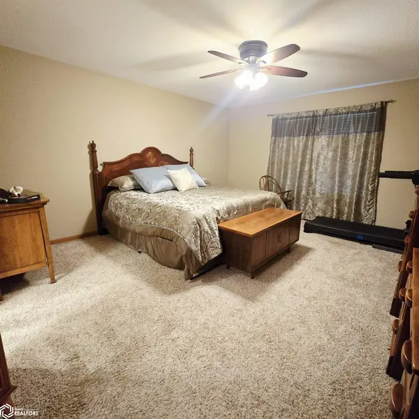 1106 Arbor Trace DR, Oskaloosa, IA 52577