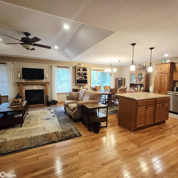 1106 Arbor Trace DR, Oskaloosa, IA 52577