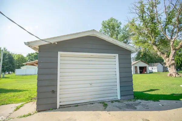 1502 E Oak ST, Algona, IA 50511