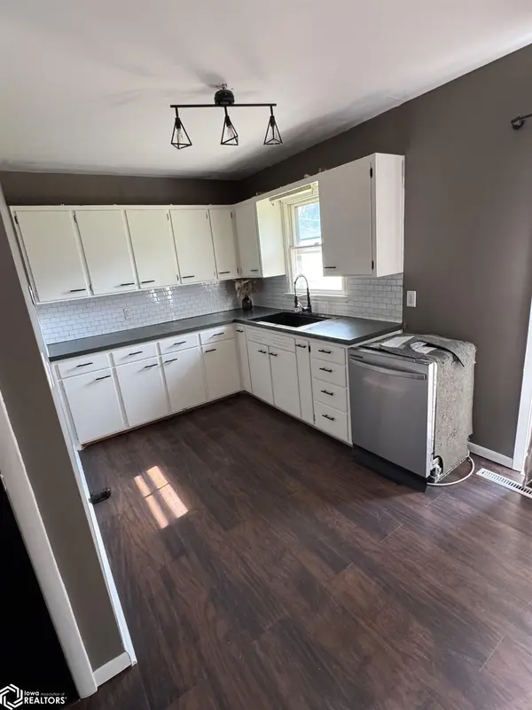 818 16th ST, Eldora, IA 50627