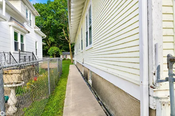 1613 Madison AVE, Burlington, IA 52601