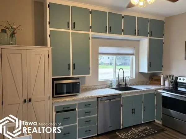 421 Sherman ST, Sheffield, IA 50475