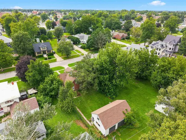 908 Elm ST, Grinnell, IA 50112