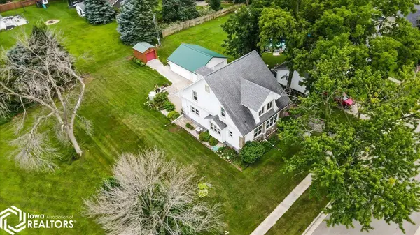 1113 Howard ST, Aplington, IA 50604