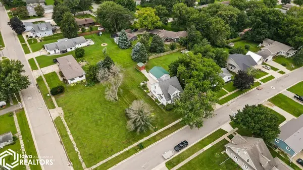 1113 Howard ST, Aplington, IA 50604