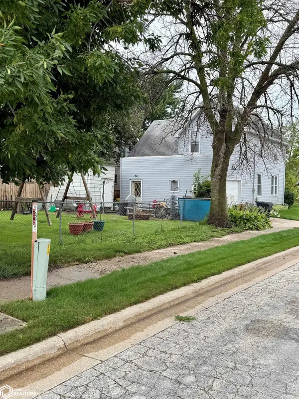 403 1St ST, Clarion, IA 50525