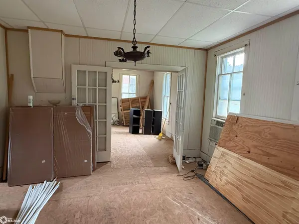 1001 4Th ST, Keosauqua, IA 52565