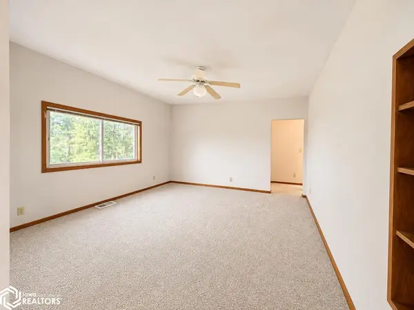 201 Ford St, Hanlontown, IA 50444
