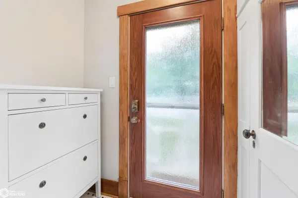 831 1st ST, Mason City, IA 50401