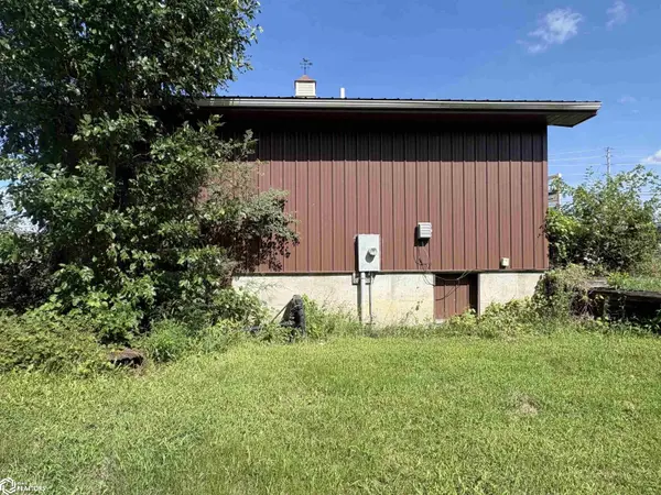 1014 N 18Th ST, Centerville, IA 52544