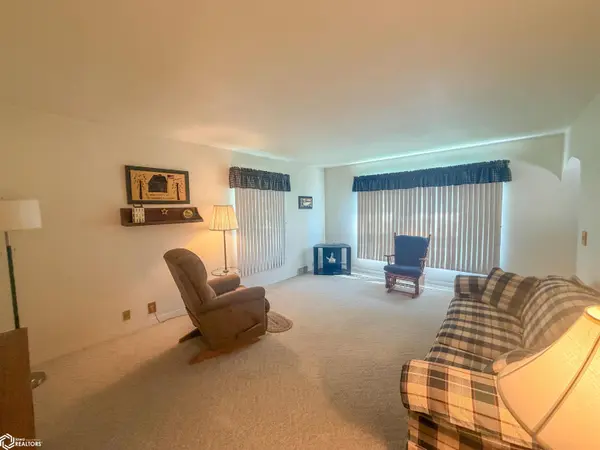 1106 Val Kay CT, Hampton, IA 50441
