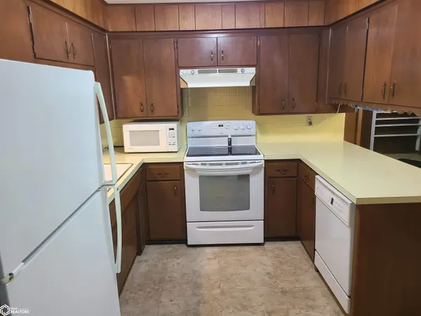 1155 Crestmore WAY, Mason City, IA 50401
