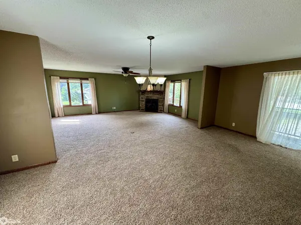 707 E Division ST, Audubon, IA 50025