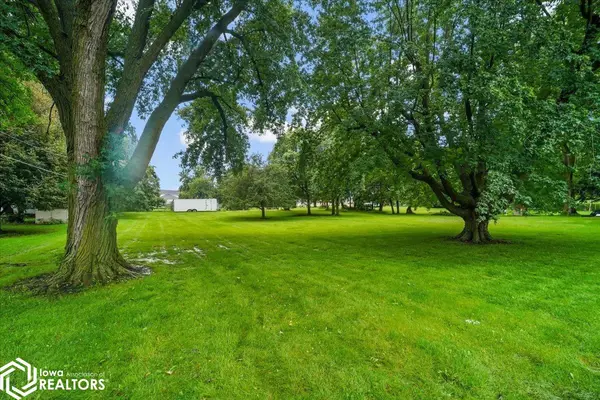 717 9Th AVE, Eldora, IA 50627