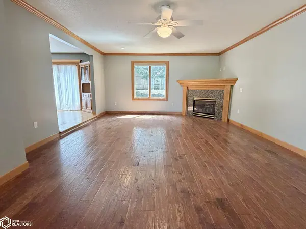 501 E 26th ST, Newton, IA 50208