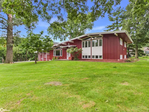 3262 Middle RD, Keokuk, IA 52632