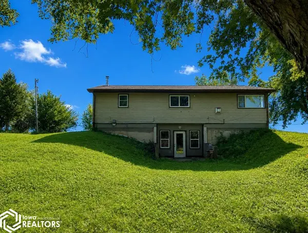 1955 Vine AVE, Marshalltown, IA 50158