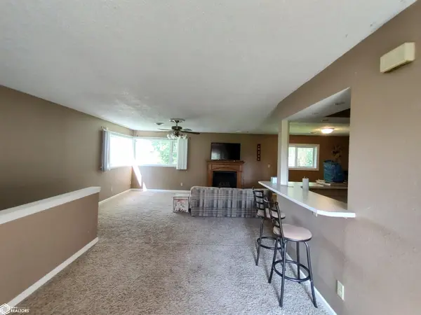 1955 Vine AVE, Marshalltown, IA 50158