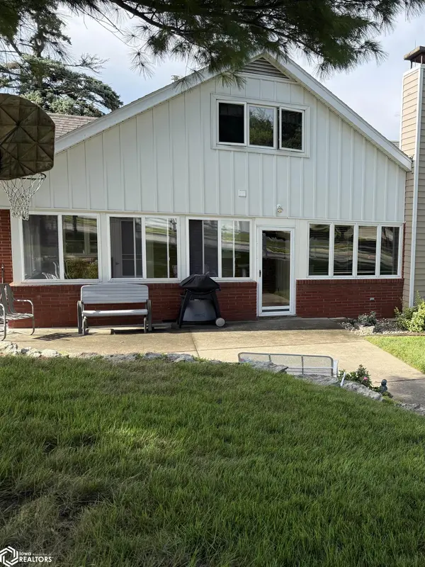 1748 Quint AVE, Carroll, IA 51401