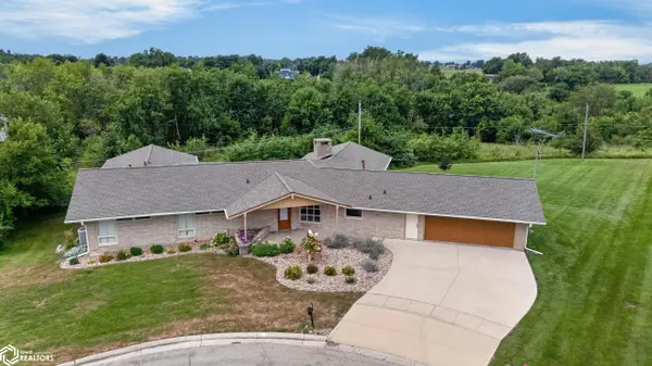 305 Orchard DR, Marshalltown, IA 50158