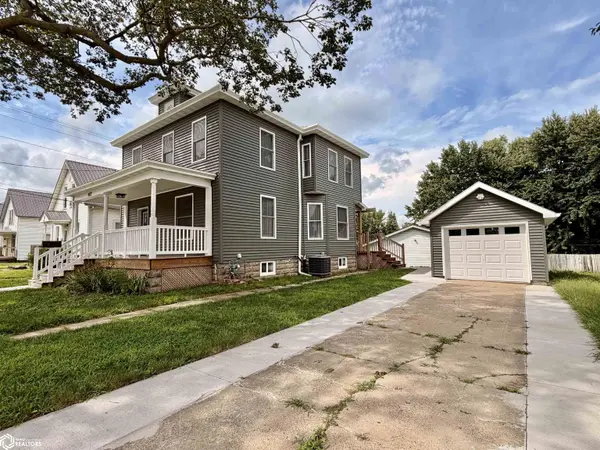 1612 Smith ST, Burlington, IA 52601