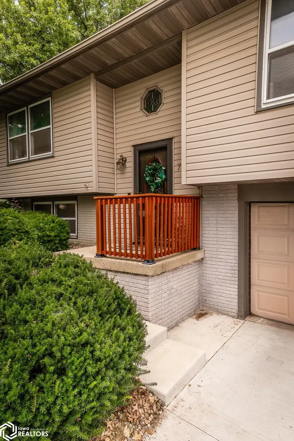 702 Newcastle RD, Marshalltown, IA 50158