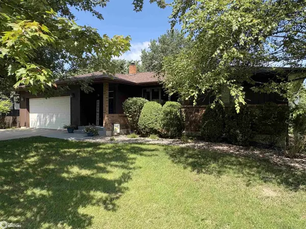 1209 E Grant ST, Centerville, IA 52544