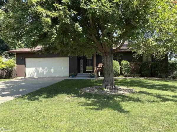 1209 E Grant ST, Centerville, IA 52544