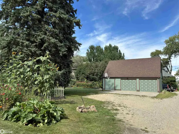 214 N 3rd ST, Clear Lake, IA 50428