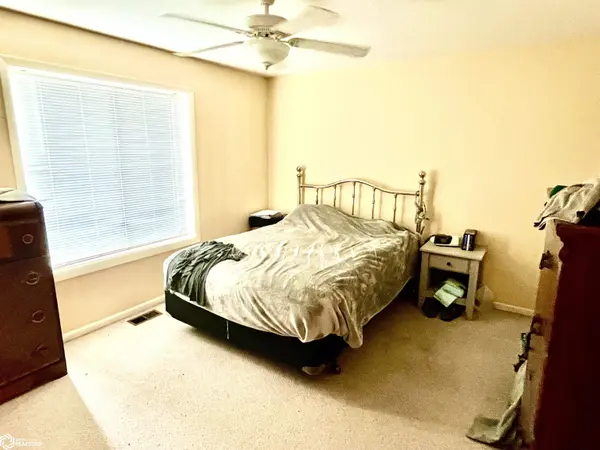 1703D Kosola AVE #B-1, Fairfield, IA 52556