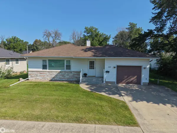 717 5Th AVE, Ackley, IA 50601