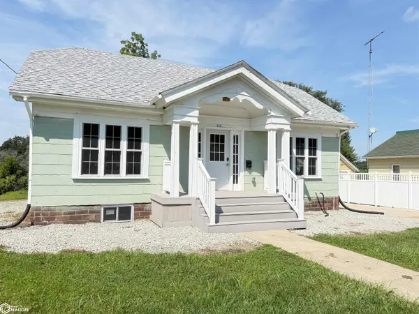 716 1st AVE, Hampton, IA 50441