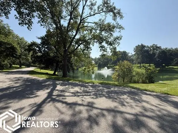 5007 Oak LN, Mount Pleasant, IA 52641