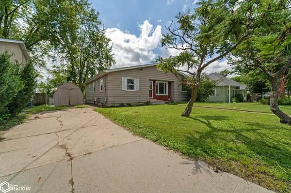 1032 C AVE, Nevada, IA 50201