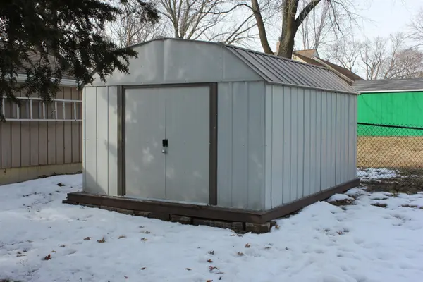 1109 W 12th ST, Cedar Falls, IA 50613