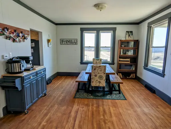 1432 Norske RD, Decorah, IA 52101