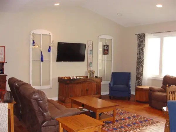 2837 Locust RD, Decorah, IA 52101