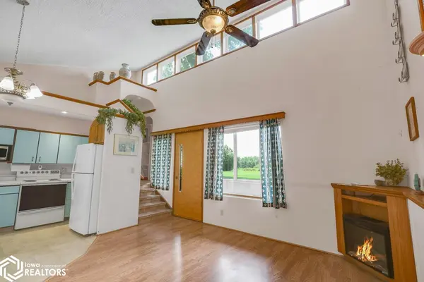 2403 Picard DR, Tracy, IA 50256