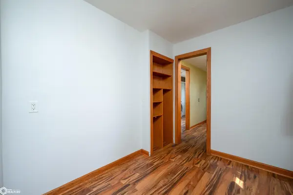 506 E 3rd ST, Newhall, IA 52315