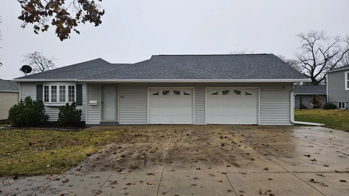220 7th Ave SE, Oelwein, IA 50662