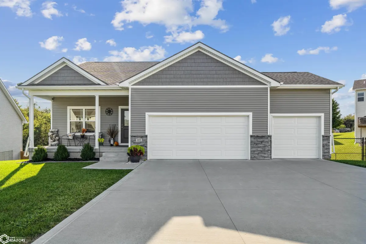404 Lacy CIR, Mitchellville, IA 50169